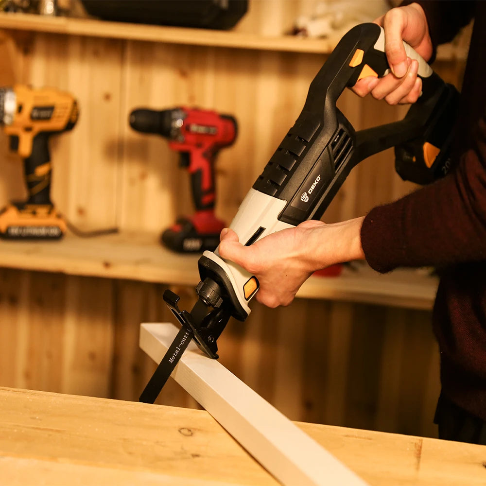 Akumulátorová priamočiara píla DEKO 20V s nastaviteľnou rýchlosťou s batériou a 4-dielnymi čepeľami Elektrické náradie