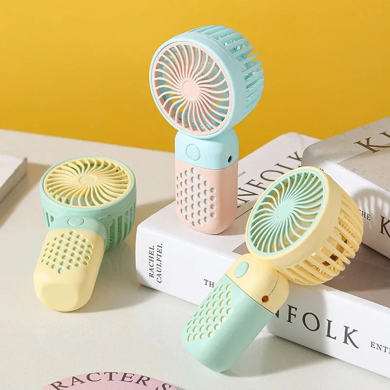 2024 Nový ručný nabíjací ventilátor Kreslený Roztomilý malý študentský nabíjací malý ventilátor Prenosný mini USB ventilátor Mini vreckový 2024 Nový vreckový počítač