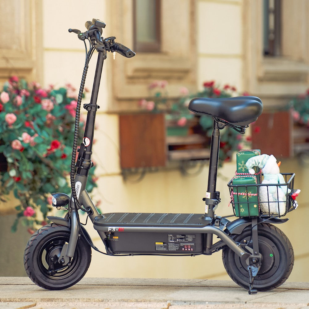 Električný skúter iScooter F2 s sedadlom a zadným košíkom, 500W motor, 36V 7.8Ah batéria, 10-palcové pneumatiky, maximálna rýchlosť 30 km/h, dojazd 30 km, predné a zadné bubnové brzdy, maximálne zaťaženie 120 kg.