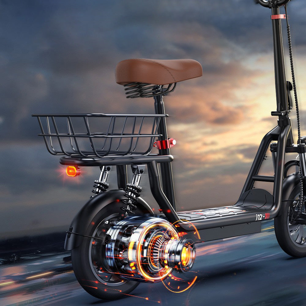 Elektromobilný skúter iScooter i12 s posedením a zadným košíkom, 500W motor, 36V 7.5Ah batéria, 12-palcové pneumatiky, maximálna rýchlosť 25 km/h, maximálny dojazd 35 km, dvojité kotúčové brzdy, dvojité tlmiče nárazov.