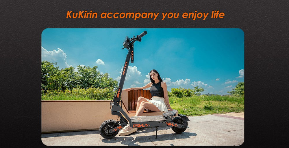Sklapovací elektrický skúter Kukirin G2, 800W motor, 48V 15Ah batéria, 10-palcové pneumatiky, maximálna rýchlosť 45 km/h, dojazd 55 km, dotykový displej, predné a zadné kotúčové brzdy.