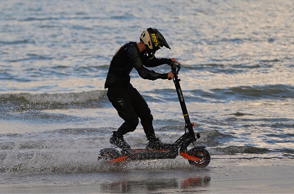 Elektrokolobežka KuKirin G2 Max, 10-palcové terénne pneumatiky, 1000W motor, maximálna rýchlosť 55 km/h, 48V 20Ah batéria, dojazd 80 km, maximálne zaťaženie 120 kg, odnímateľné sedadlo, nastaviteľná výška.