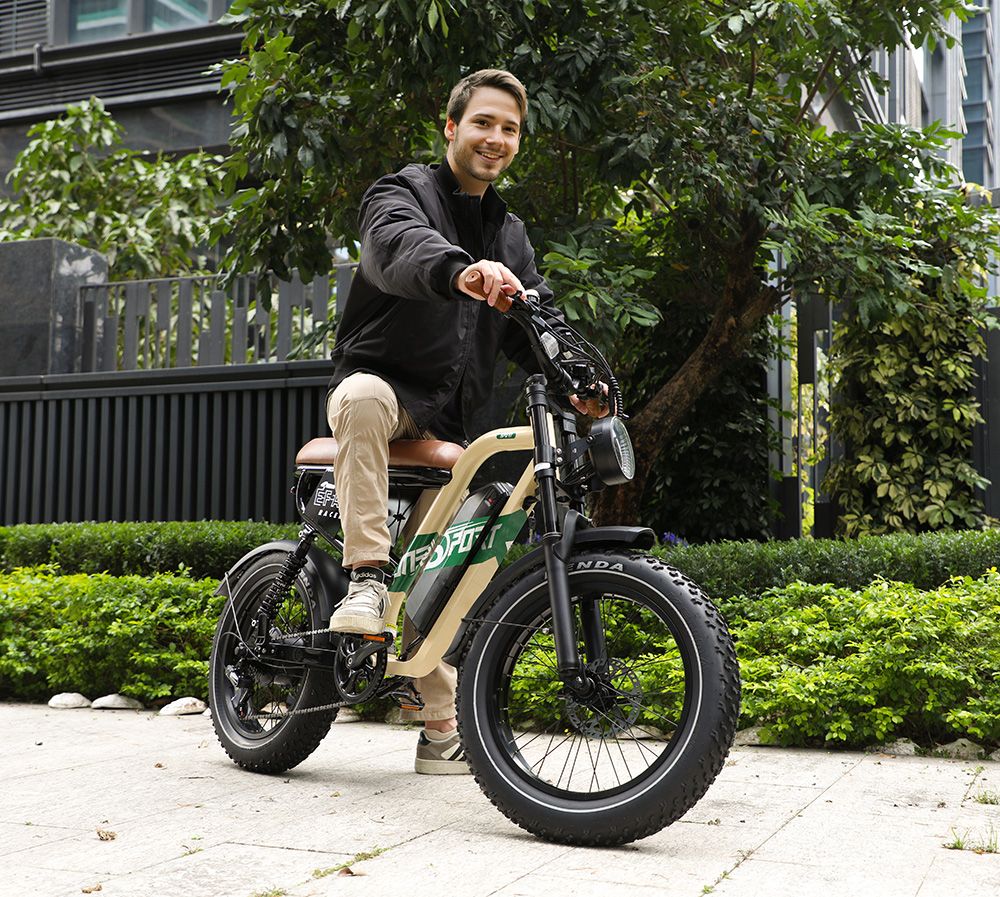 Elektrokol ONESPORT W66, 500W motor, 48V 13,5Ah batéria, 20*4,0 palcové pneumatiky, maximálna rýchlosť 25 km/h, dojazd 100 km, predné a zadné hydraulické kotúčové brzdy, odpružená predná vidlica, 7-stupňová prevodovka